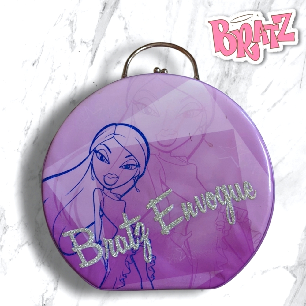 BRATZ wardrobe & doll carry case